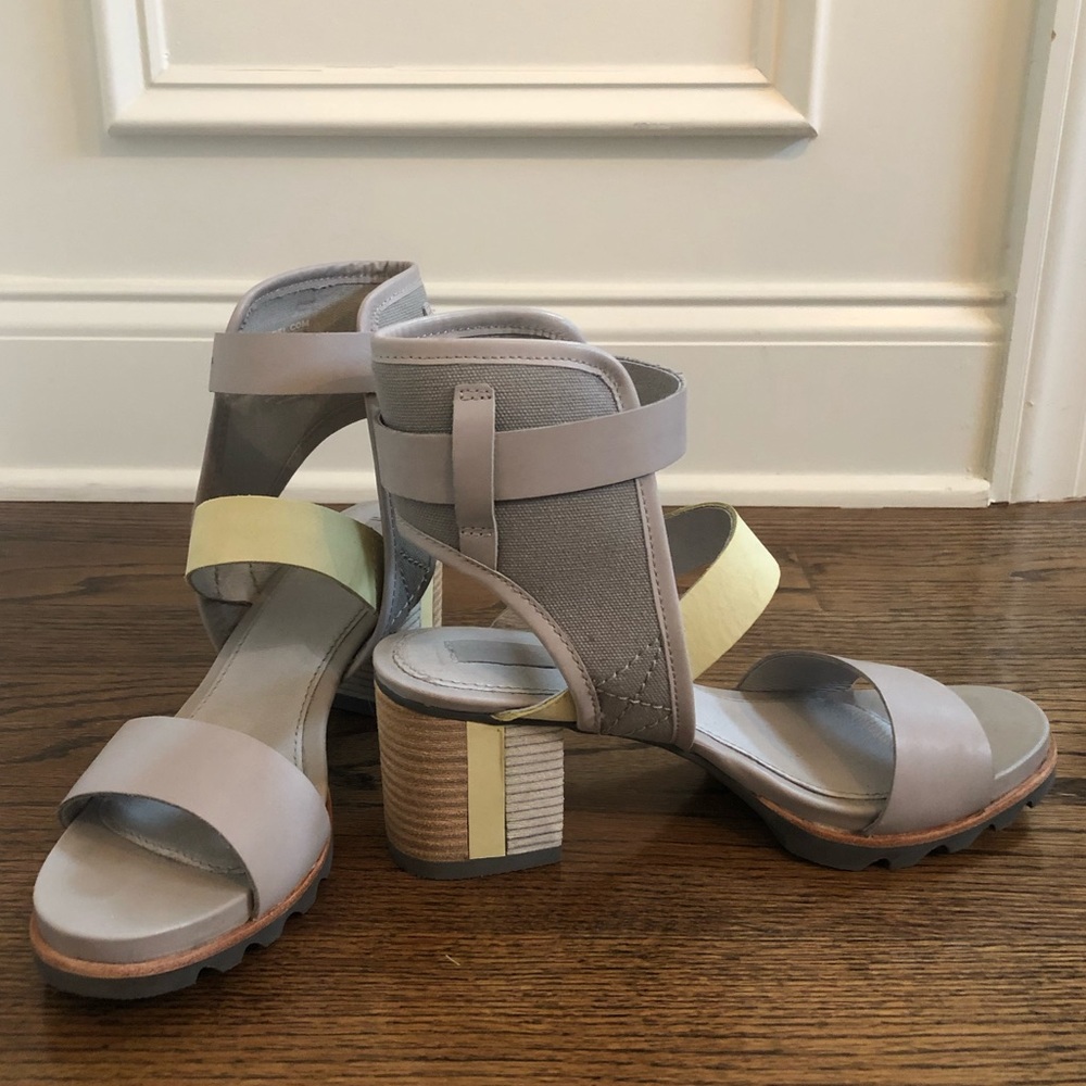 Sorel size 9 sandals
